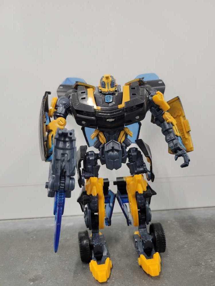 Bumblebee Stealth Robot Mode - Hasbro (Movie) action figure collectible - Main Image 2