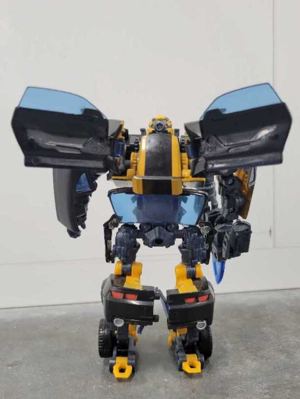 Bumblebee Stealth Robot Mode - Hasbro (Movie) action figure collectible - Main Image 4