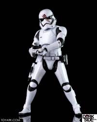 Red Box # 17 Finn (FN-2187) - Disney / Hasbro (Star Wars: The Black Series) action figure collectible [Barcode 630509394449] - Main Image 4