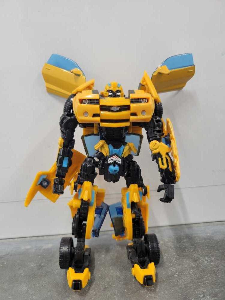 Bumblebee Allspark Target Robot Mode - Hasbro (Movie) action figure collectible - Main Image 2