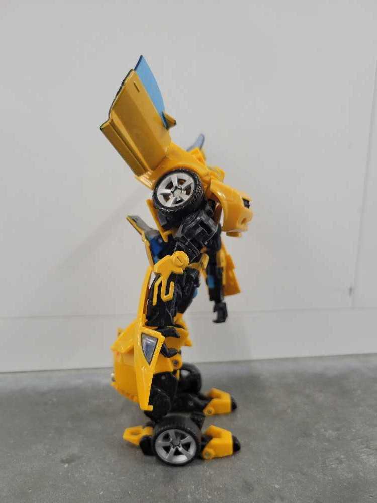 Bumblebee Allspark Target Robot Mode - Hasbro (Movie) action figure collectible - Main Image 3