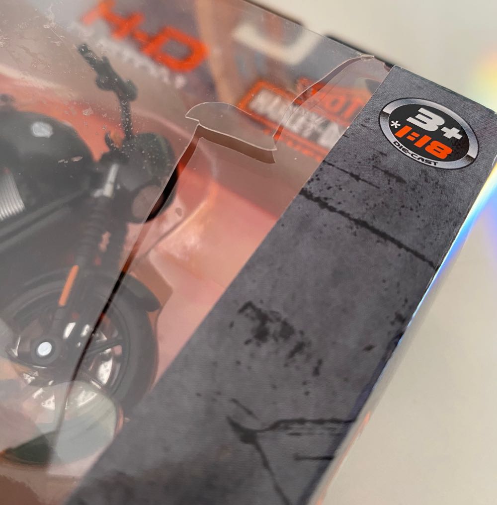 Harley Davidson: 2015 Harley Davidson Street 750 - Maisto (H-D Custom) action figure collectible - Main Image 4