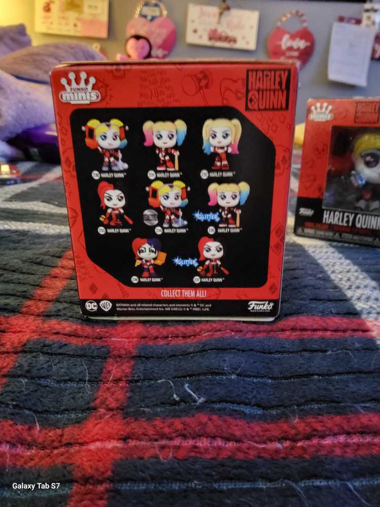 Harley Quinn In Gold Suit Funko Pop Mini  - Funko action figure collectible - Main Image 2
