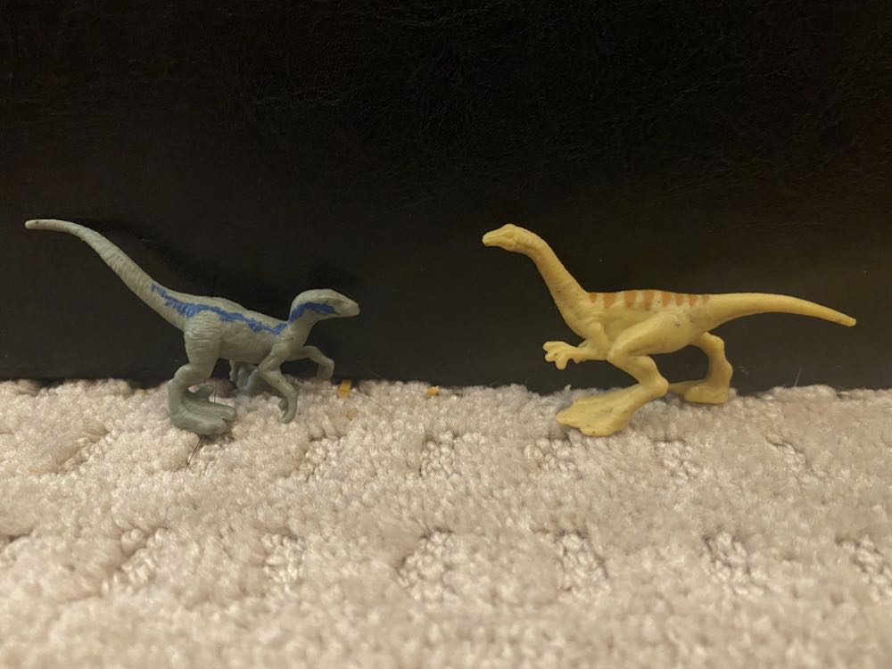 Gallimimus & Blue Dig And Discover Minis - Mattel (Jurassic World Dominion) action figure collectible - Main Image 2