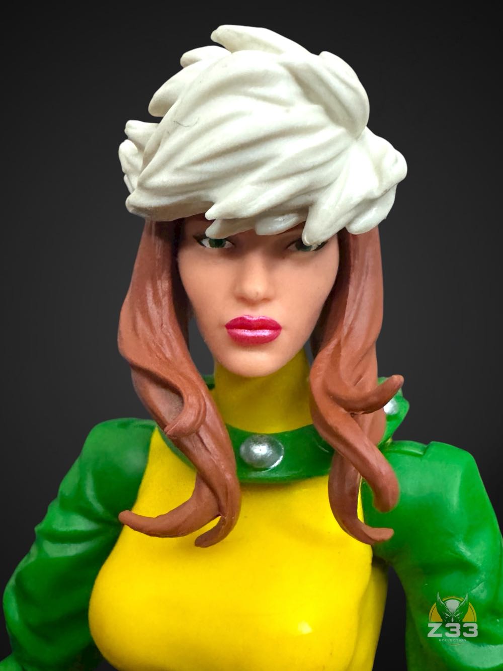 Marvel Legends (2011-????) (64x03) Rogue - Hasbro (Marvel Legends Colossus Series) action figure collectible - Main Image 3