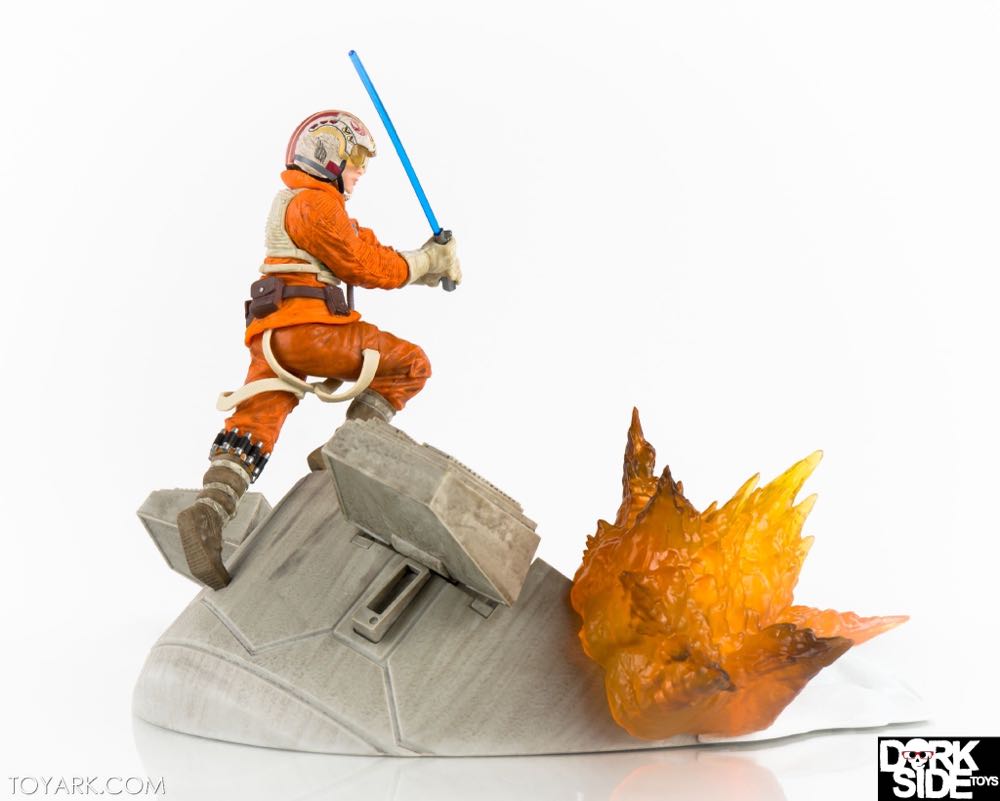 Centerpiece: Luke Skywalker (Hoth) - Hasbro (Star Wars) action figure collectible - Main Image 2