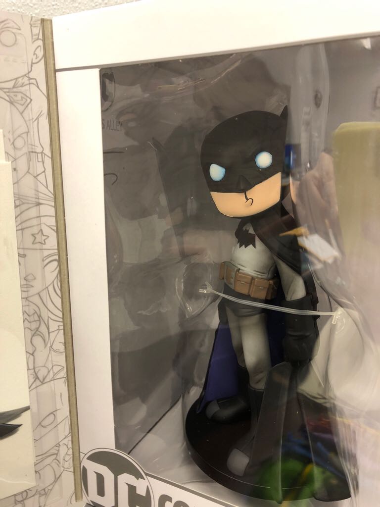 DC Artist Alley Batman  action figure collectible [Barcode 761941350592] - Main Image 2