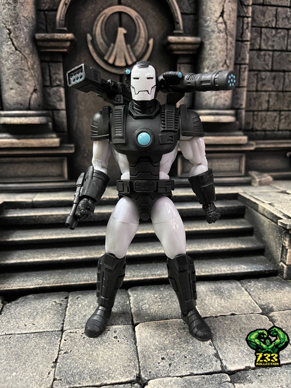 Marvel Legends (2011-????) (Retro08x02) War Machine - Hasbro (Marvel Legends Retro Iron Man) action figure collectible - Main Image 2