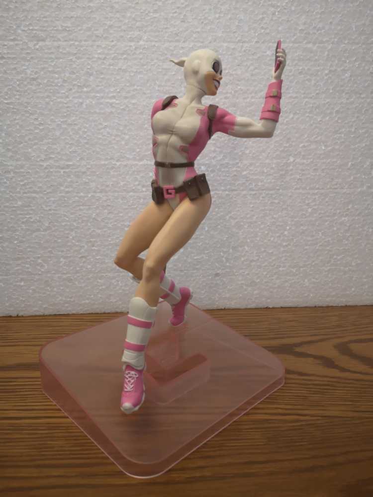 Gwenpool - Diamond Select (Marvel) action figure collectible [Barcode 699788183083] - Main Image 2