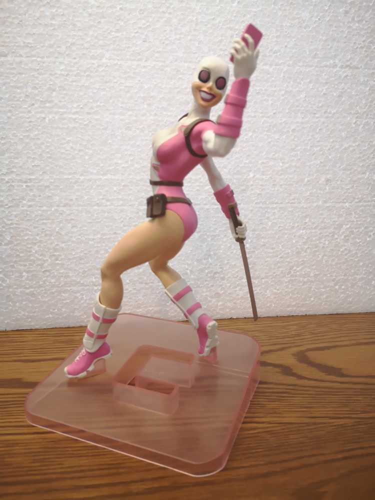 Gwenpool - Diamond Select (Marvel) action figure collectible [Barcode 699788183083] - Main Image 3