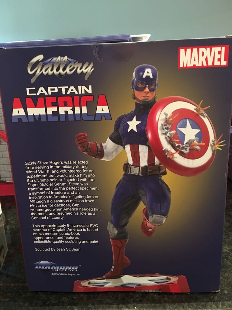 Captain America: Diamond Select PVC Statue - Diamond Select Toys & Collectibles (Pvc Diorama) action figure collectible [Barcode 699788183281] - Main Image 2