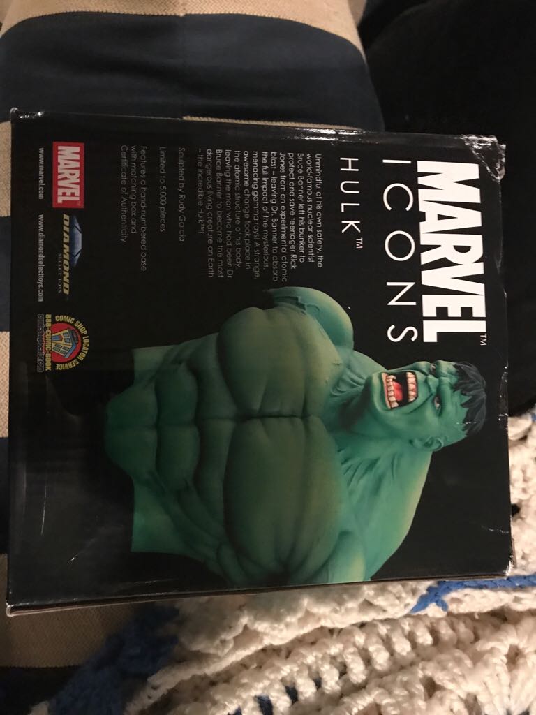 Marvel Icons Bust -Hulk  action figure collectible [Barcode 699788212165] - Main Image 2