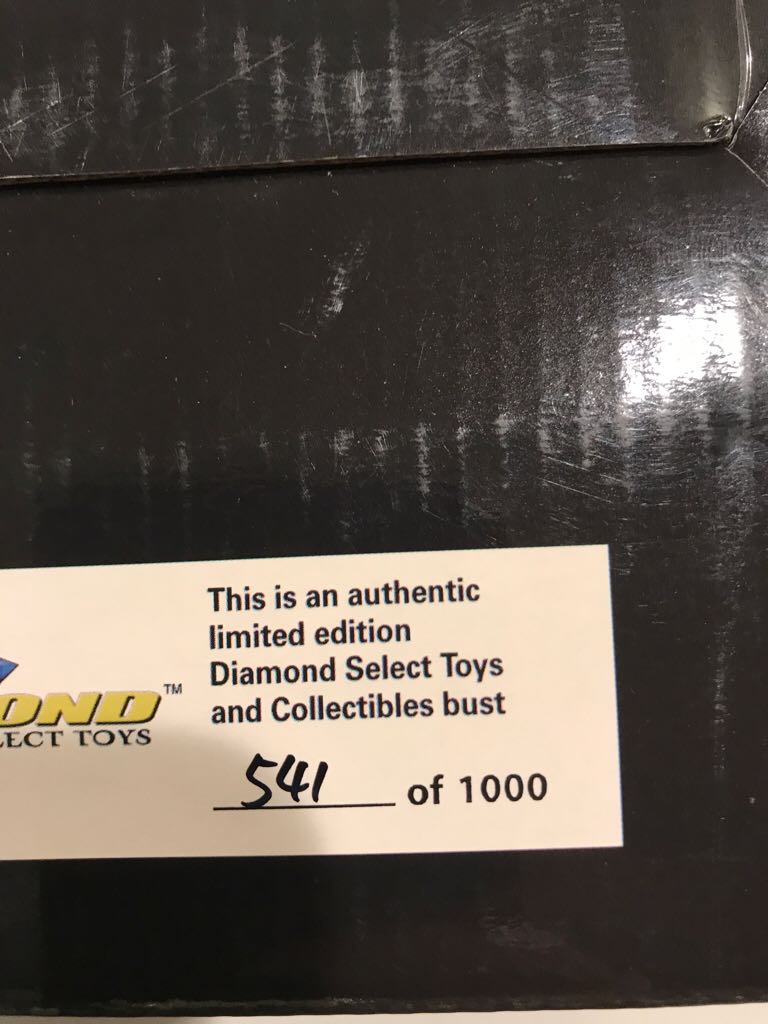 Action Figure Express Exclusive World War Hulk Bust - Diamond Select Toys (World War Hulk) action figure collectible [Barcode 699788214206] - Main Image 2