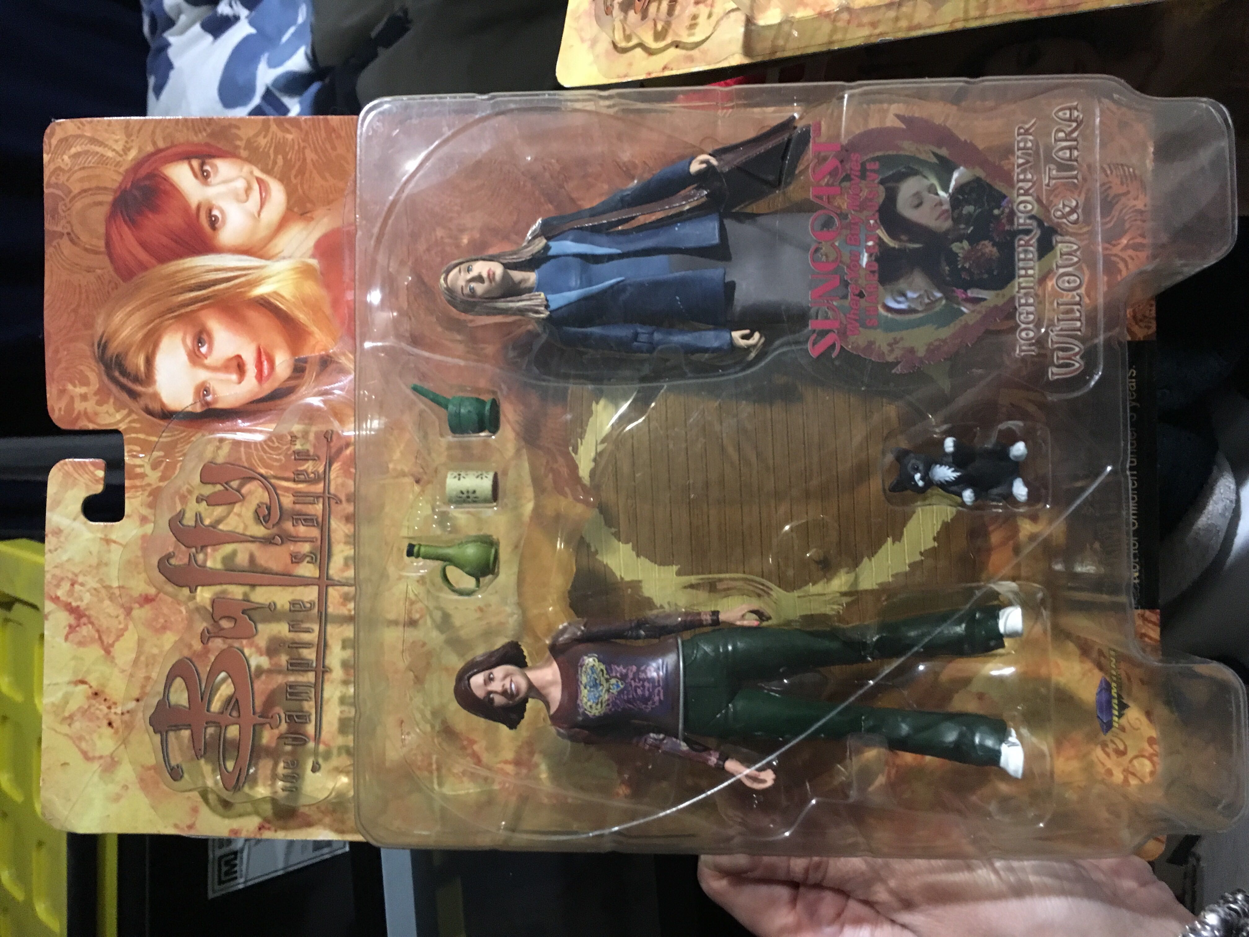 Willow & Tara - Buffy The Vampire Slayer - Diamond Select (Buffy) (Buffy The Vampire Slayer) action figure collectible [Barcode 699788605448] - Main Image 3
