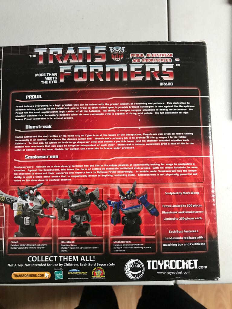 Transformers-Bluestreak  - Hasbro/Diamond action figure collectible [Barcode 699788640456] - Main Image 2