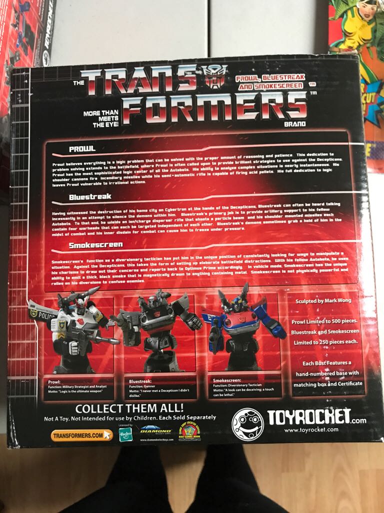 Transformers - Smokescreen  - Hasbro/Diamond action figure collectible [Barcode 699788640524] - Main Image 2