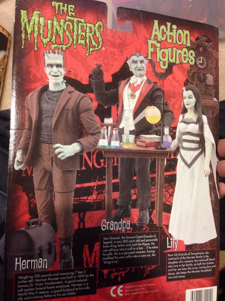 Lily - Diamond Select Toys (The Munsters) action figure collectible [Barcode 699788810910] - Main Image 2