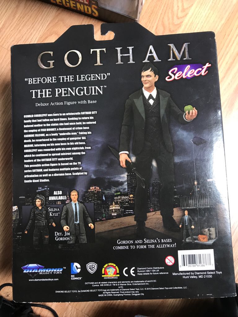 The Penguin - DC Diamond Select (Gotham) - Daimond Select (DC) action figure collectible [Barcode 699788813867] - Main Image 2