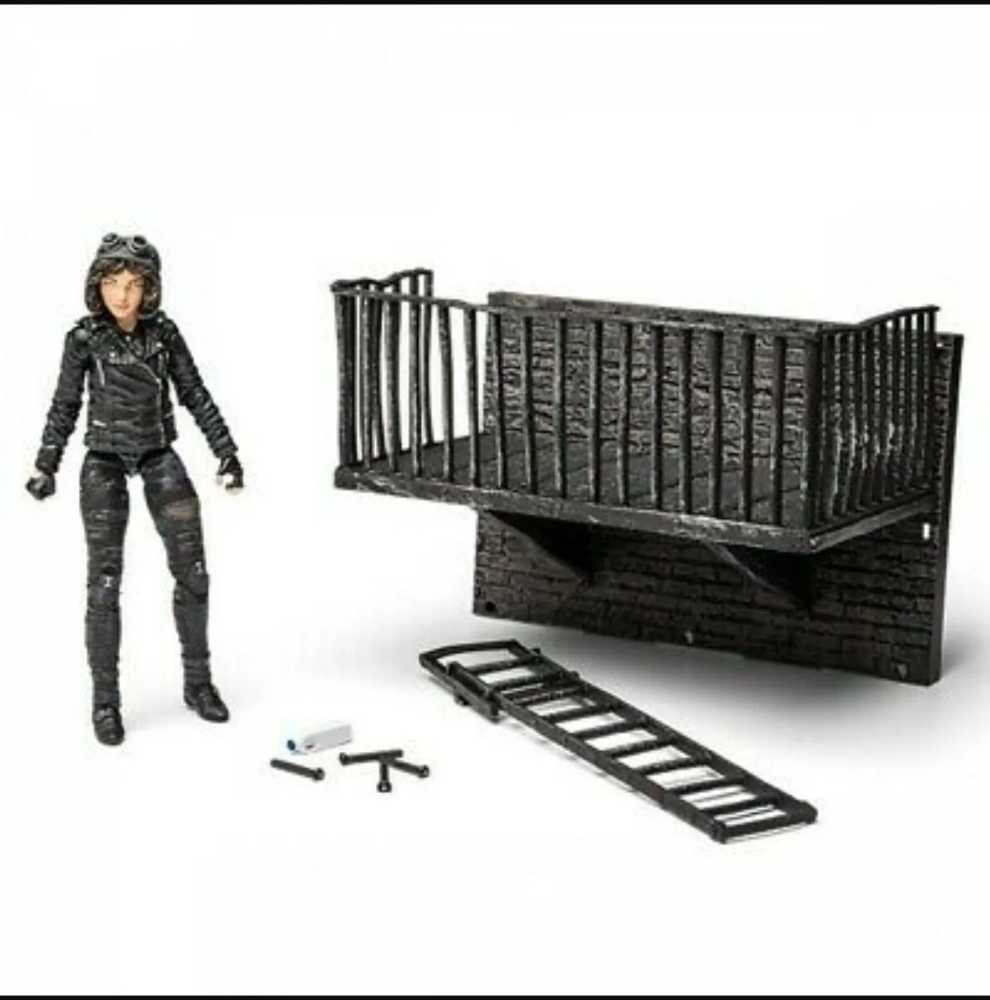 Gotham - Selina Kyle  (Catwoman) - Diamond Select Toys (DC Comics, Batman, Gotham, TV Series,) action figure collectible [Barcode 699788813874] - Main Image 3