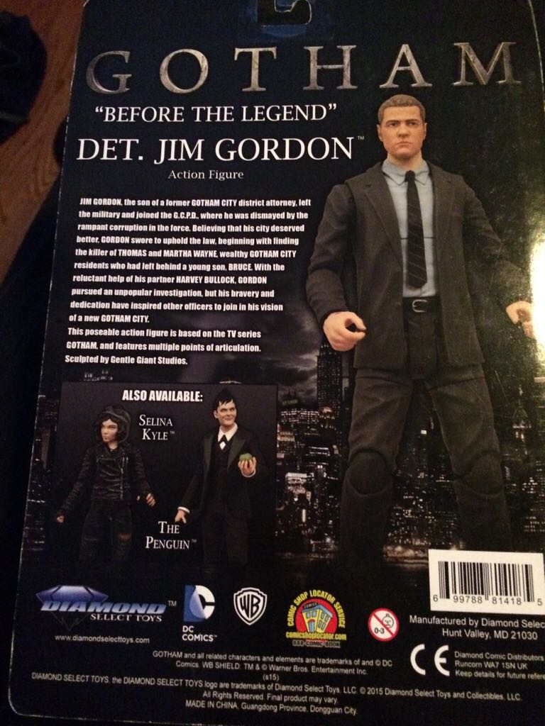 Det. Jim Gordan - Diamond Select (DC Comics) action figure collectible [Barcode 699788814185] - Main Image 2