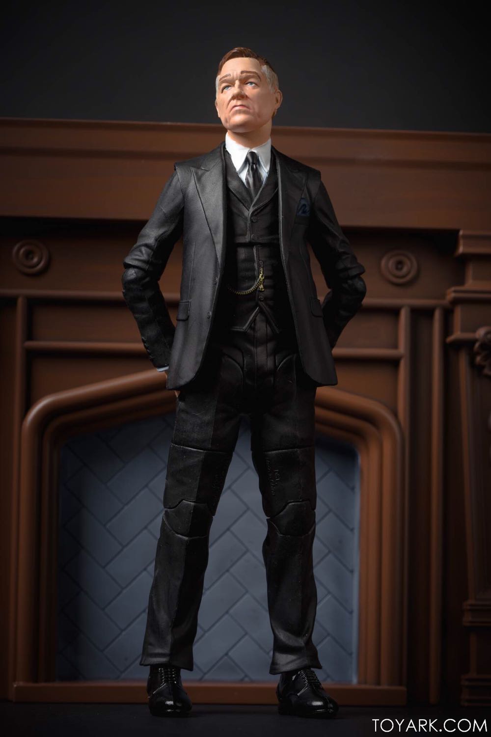 Gotham: Before The Legend Alfred Pennyworth - Diamond Select Toys (Gotham: Before The Legend) action figure collectible [Barcode 699788814208] - Main Image 3