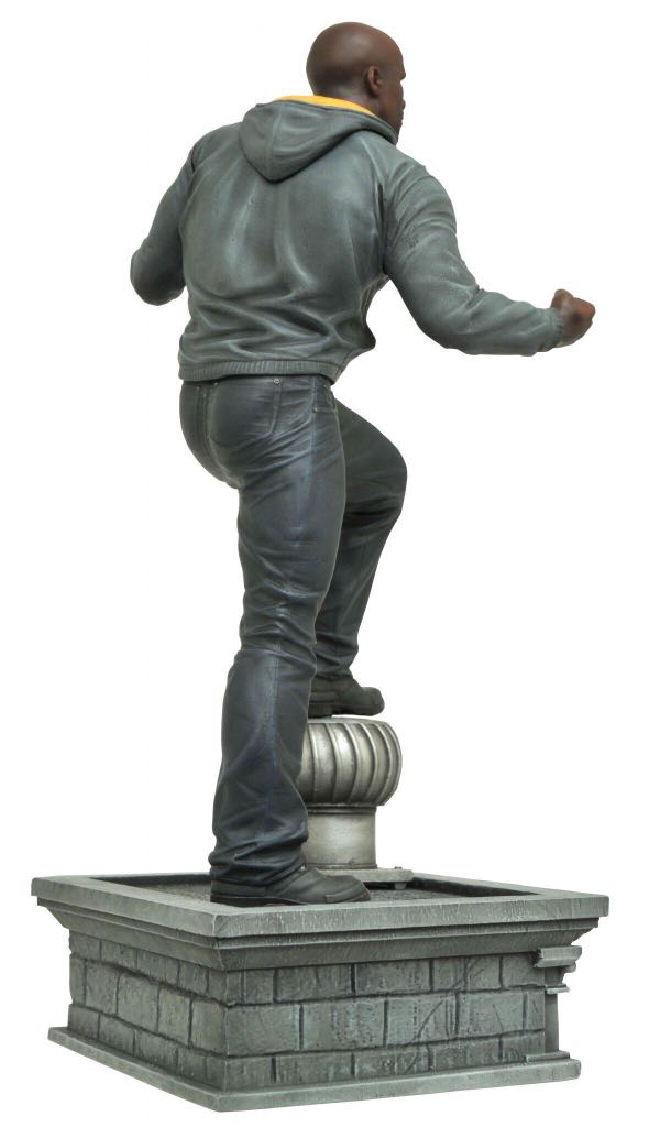 Luke Cage - Diamond Select (Marvel Defenders Gallery Statues) action figure collectible [Barcode 699788822968] - Main Image 2