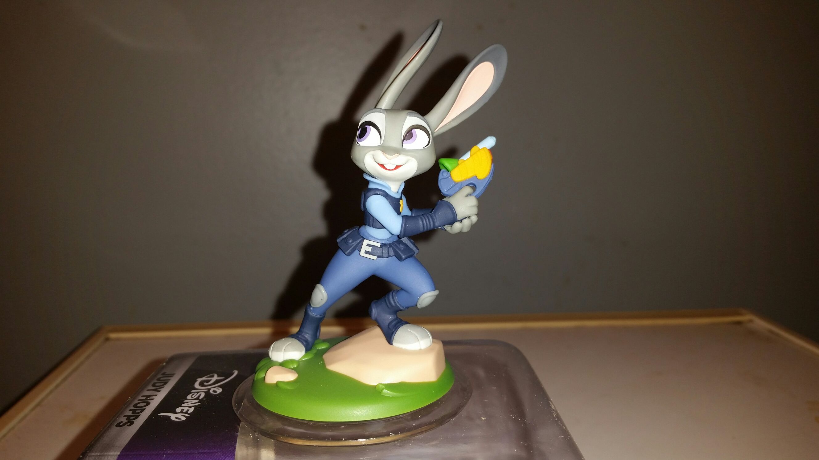 Judy Hopps - Disney Infinity (Zootopia) action figure collectible [Barcode 712725027186] - Main Image 2
