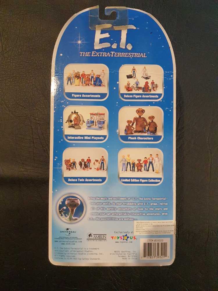 Toys R Us - E.T. The Extra-Terrestrial - Limited Edition E.T. (Chest Glowing) - Toys R Us (E.T. The Extra-Terrestrial) action figure collectible [Barcode 717851393211] - Main Image 2