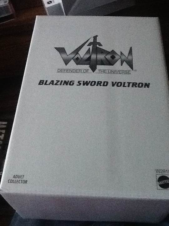 Voltron: Blazing Sword Voltron - Matty Collector (Voltron Defender of the Universe) action figure collectible [Barcode 746775043391] - Main Image 2