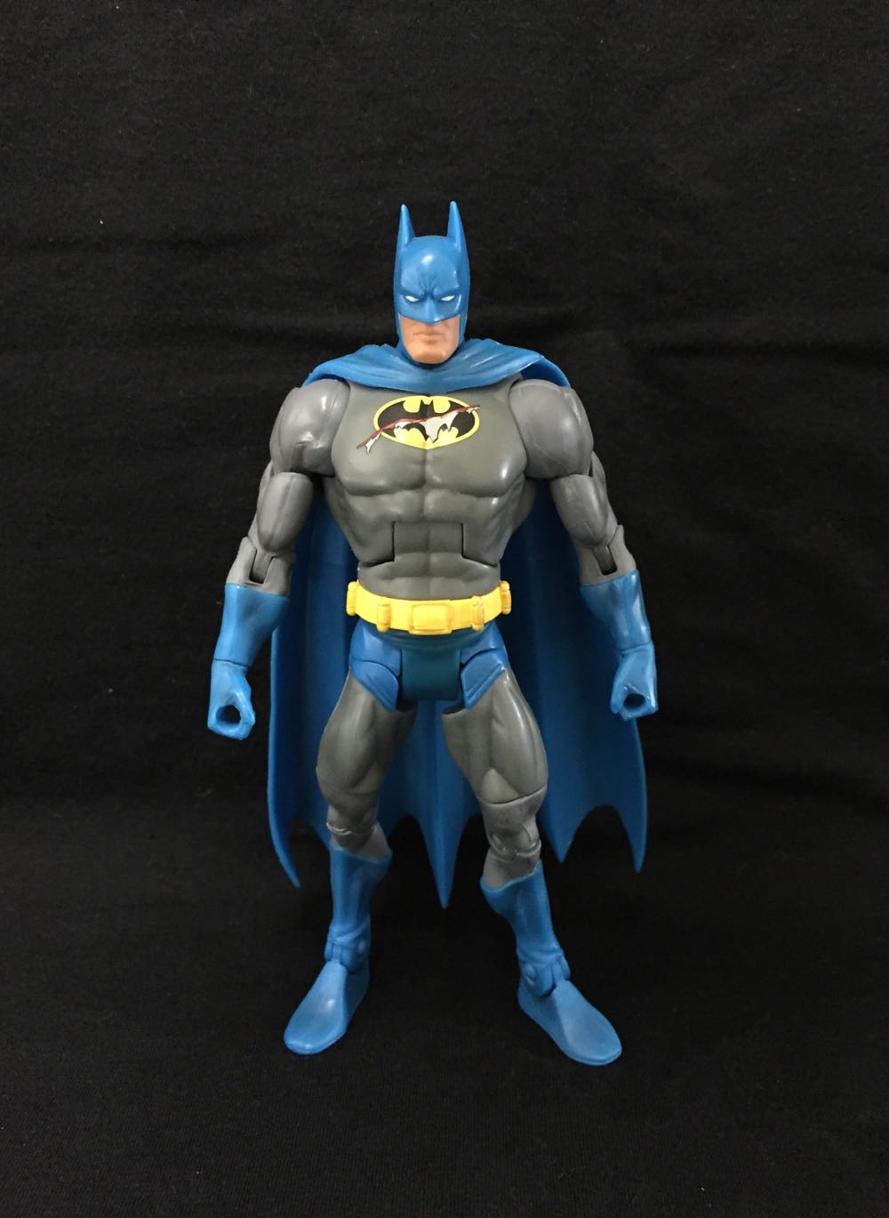 DCUC Batman: Knightfall - Mattel (DC Universe Classics) action figure collectible [Barcode 746775075323] - Main Image 3