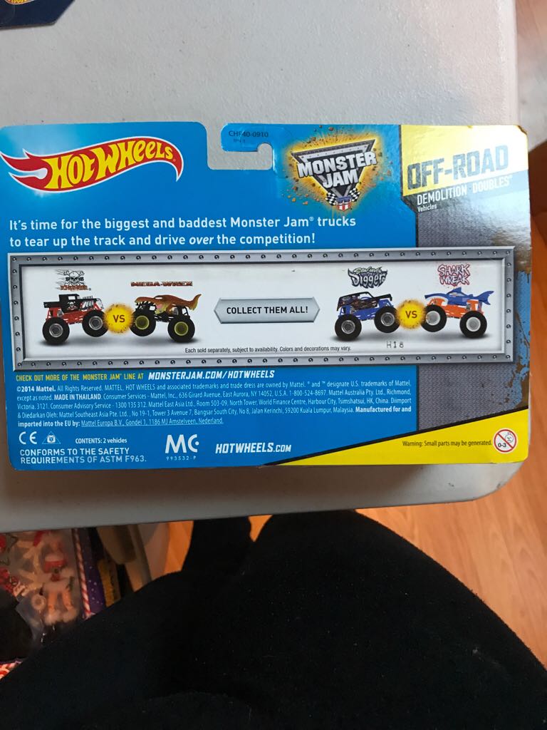 Hot Wheels - Superman Vs Batman  - Mattel action figure collectible [Barcode 746775176150] - Main Image 2