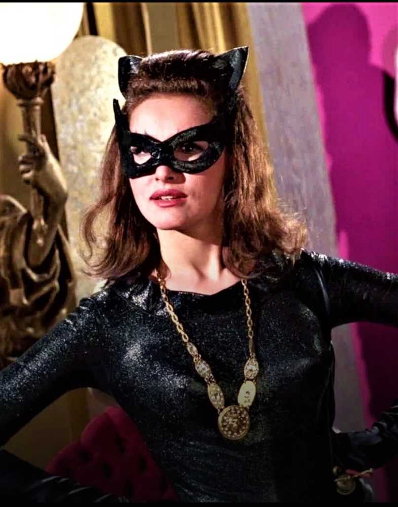 Catwoman - Selina Kyle (Batman 60s) - Mattel (Batman Classic Tv Series) action figure collectible [Barcode 746775261160] - Main Image 4