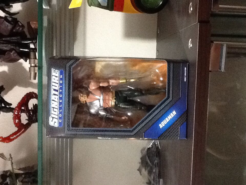 Aquaman - Mattel (DC Signature Collection) action figure collectible [Barcode 746775338664] - Main Image 2