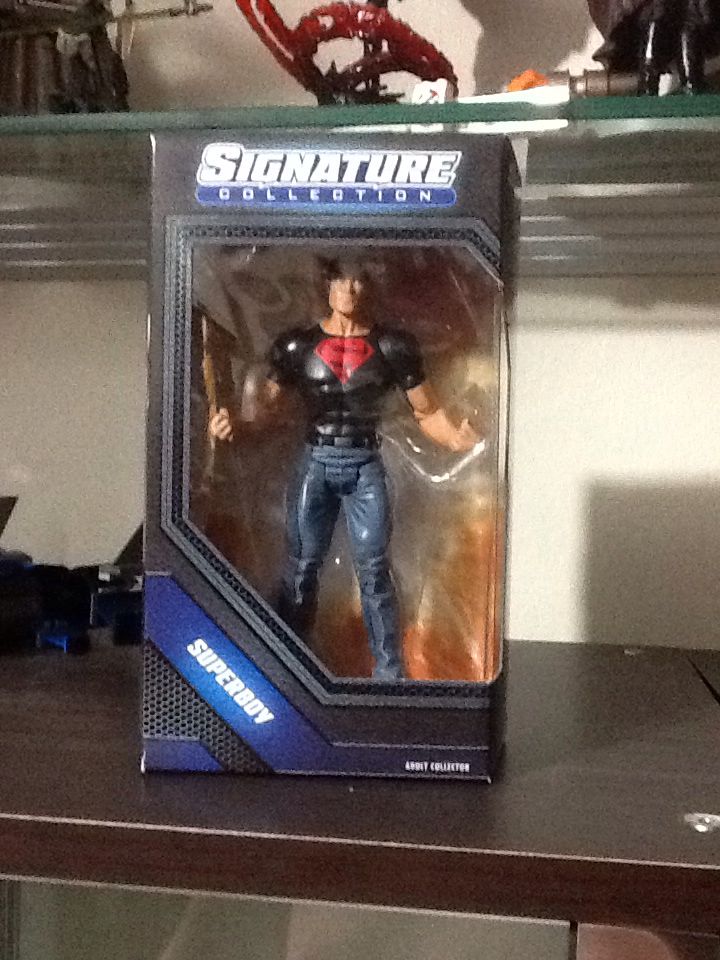 Superboy - Mattel (DC Signature Collection) action figure collectible [Barcode 746775338688] - Main Image 2