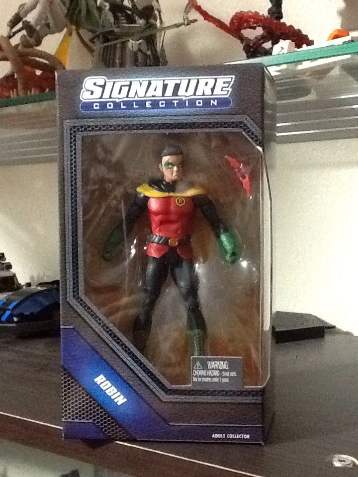 DC Signature Collection - Robin - Mattel (DC Universe Signature Collection) action figure collectible [Barcode 746775338770] - Main Image 2