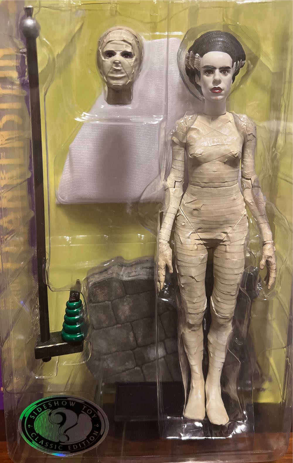 Universal Monsters - The Bride Of Frankenstein - Sideshow Toy (Universal Studios Monsters) action figure collectible [Barcode 747720150058] - Main Image 2