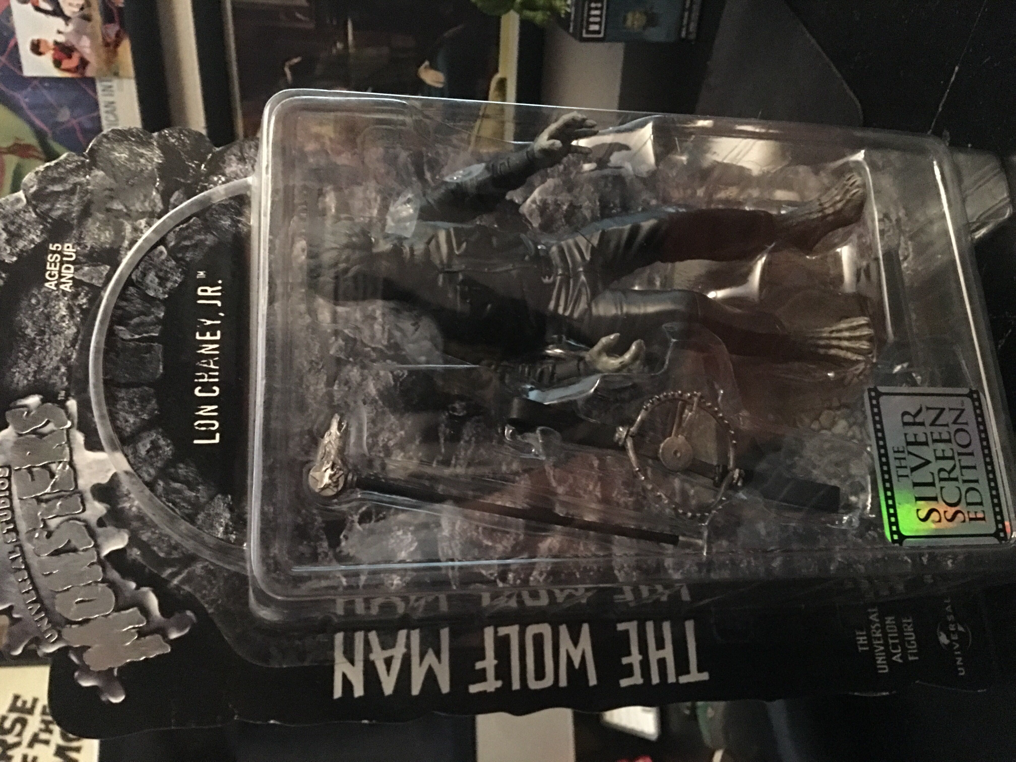 Sideshow - 8” The Wolfman (Silverscreen) - Sideshow Toy (Universal Monsters) action figure collectible [Barcode 747720190283] - Main Image 2