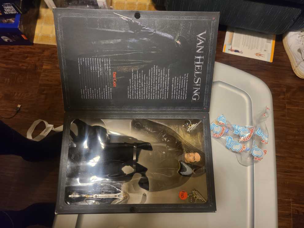 Sideshow Collectibles Van Helsing Doll - Sideshow Collectibles (Cult Classics) action figure collectible [Barcode 747720201675] - Main Image 3