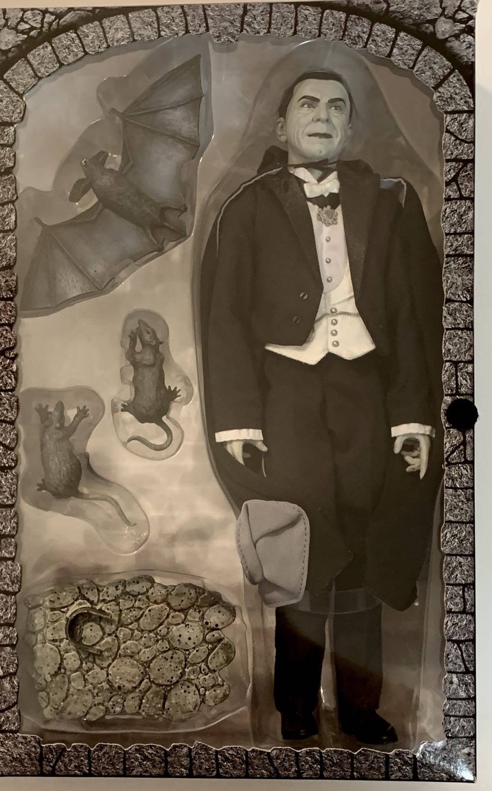 Monsters Dracula - Bela Lugosi - Silver Screen - Sideshow Toy action figure collectible [Barcode 747720201804] - Main Image 4