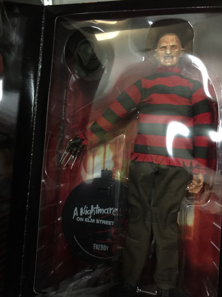 Poster Mondo 24 X 36: A Nightmare On Elm Street - Mondo (A Nightmare On Elm Street) action figure collectible [Barcode 747720205192] - Main Image 2
