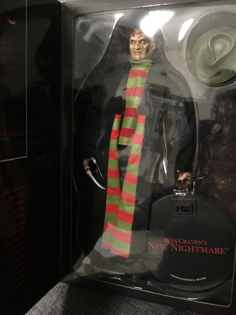 Freddy Kreuger New Nightmare Sideshow 12inch - Sideshow Collectibles (New Line Cinema) action figure collectible [Barcode 747720206250] - Main Image 2
