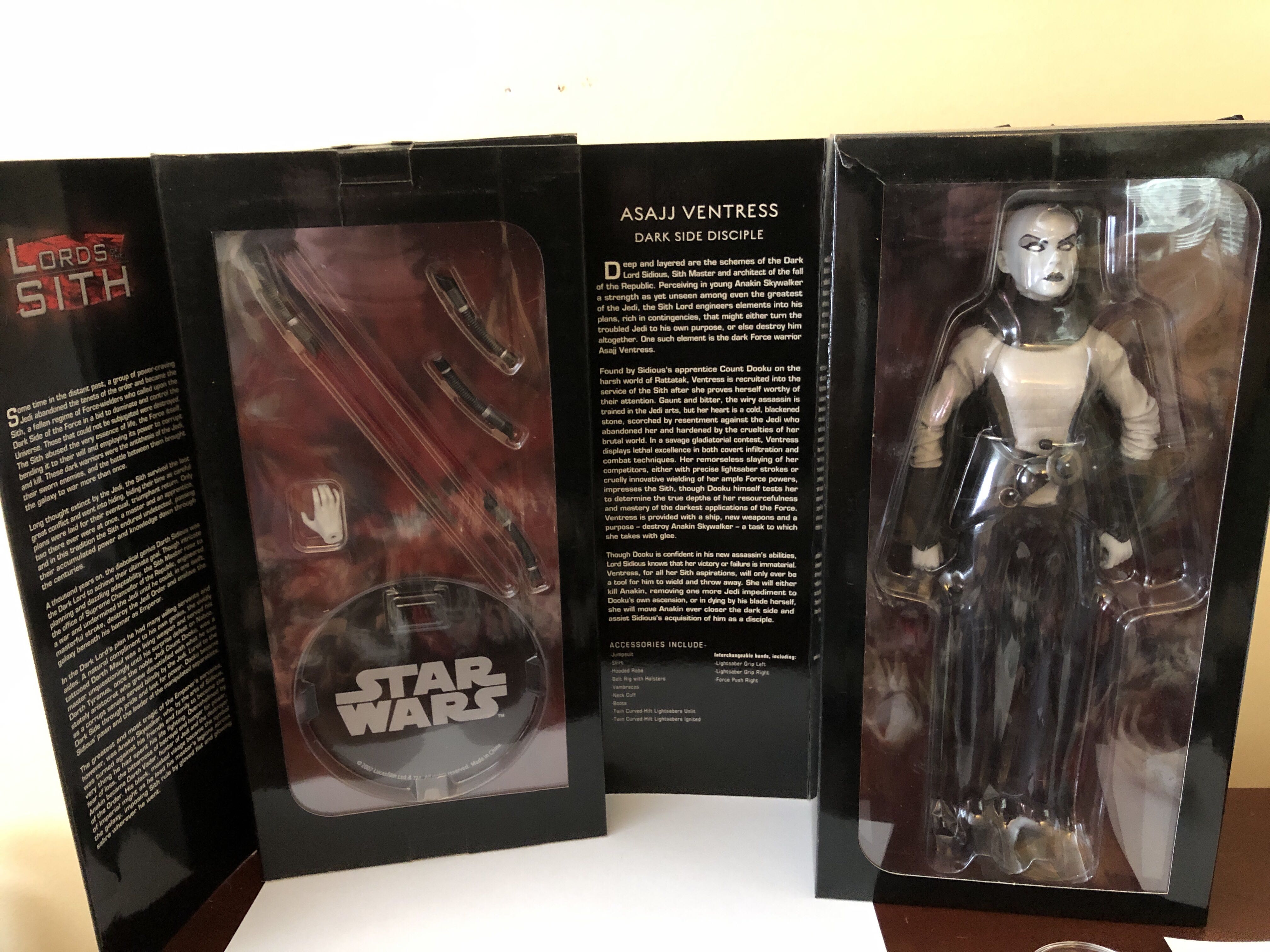 Asajj Ventress - Sideshow Collectibles (Star Wars) action figure collectible [Barcode 747720208223] - Main Image 3