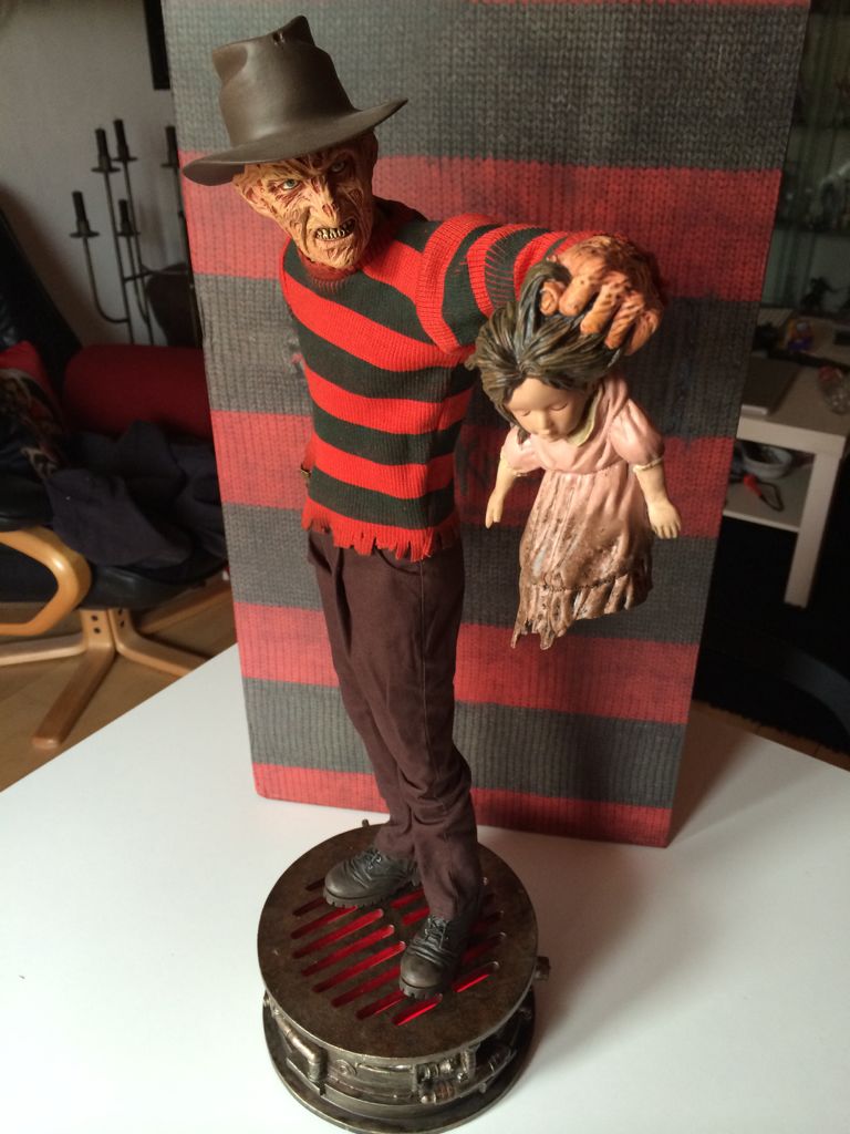 1:4 Sideshow: Freddy Krueger Premium Format Statue Ex - Sideshow Collectibles (A Nightmare On Elm Street 3: Dream Warriors) action figure collectible [Barcode 747720216617] - Main Image 2