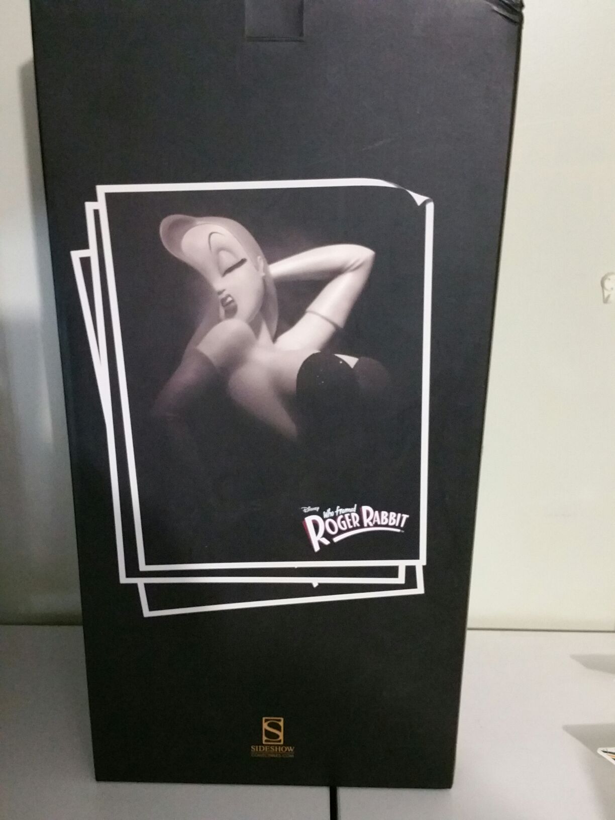 Jessica Rabbit Premium Format Statue - Sideshow Collectibles (Who Framed Roger Rabbit) action figure collectible [Barcode 747720217379] - Main Image 2