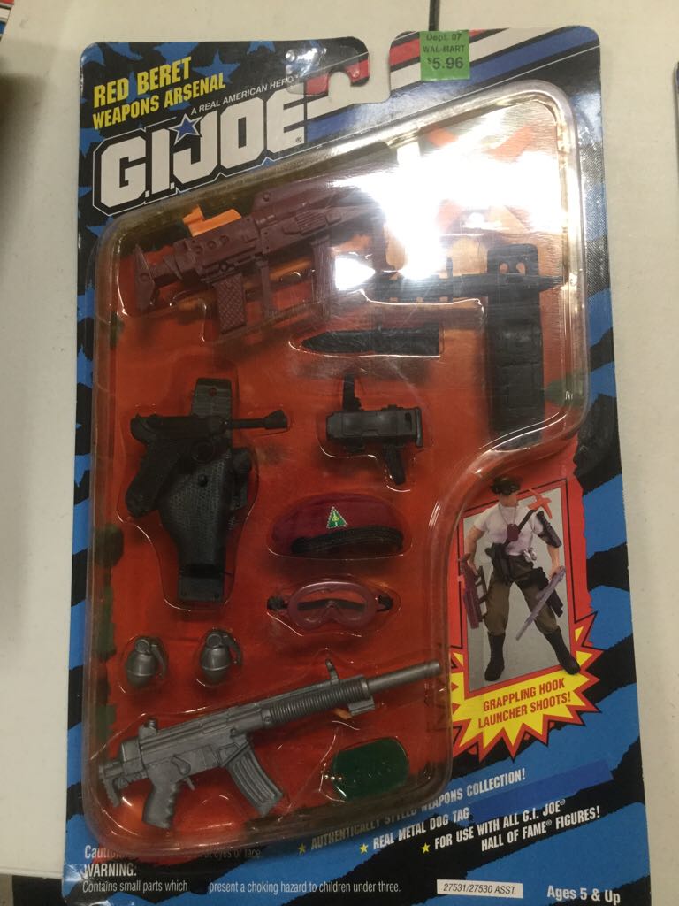 G.I. Joe Hall Of Fame: Red Beret Weapons Arsenal - Kid Dimension (G.I. Joe Hall Of Fame) action figure collectible [Barcode 754272275313] - Main Image 2