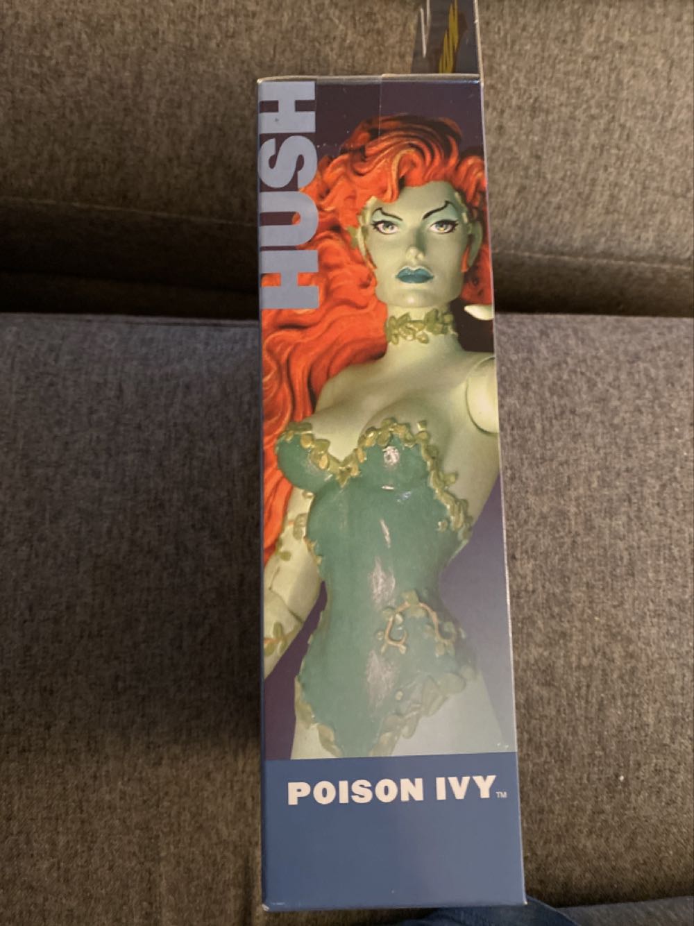 Batman Hush: Poison Ivy - DC Direct (Batman Hush Wave 1) action figure collectible [Barcode 761941240572] - Main Image 3