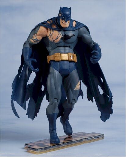 Batman DC Infinite Crisis Battle-Damaged Batman - DC Direct (DC Direct - Batman Various Lines) action figure collectible [Barcode 761941259390] - Main Image 3