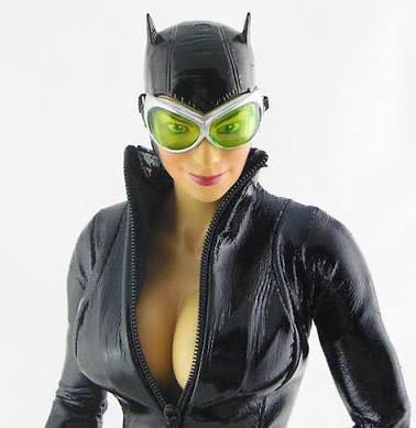 Catwoman, 13” Deluxe Collector Figure - DC Direct action figure collectible [Barcode 761941260013] - Main Image 2