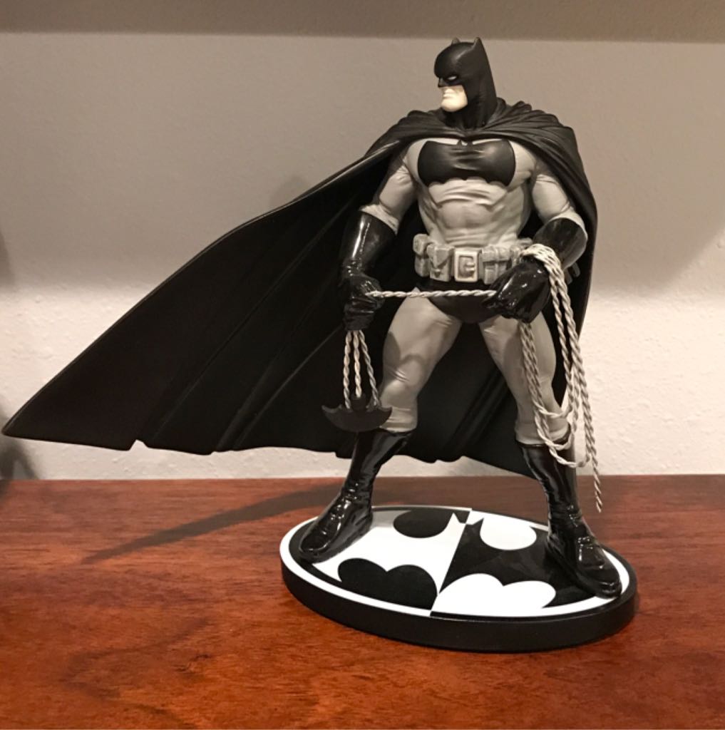 Batman Black & White By Frank Miller - DC Direct (Batman Black & White) action figure collectible [Barcode 761941267203] - Main Image 2