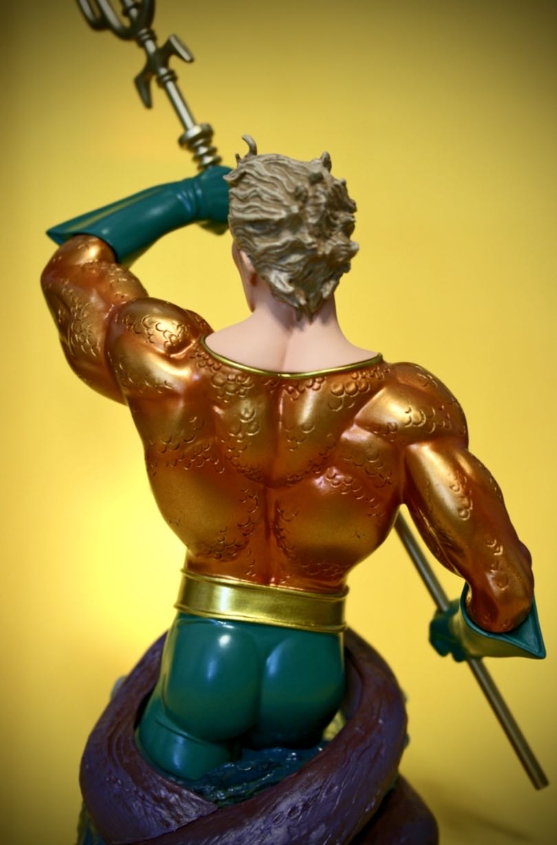DC Direct Heroes of the DC Universe: Aquaman Porcelain Bust by Carlos Pacheco Limited 0409/3000 - DC Direct (Heroes Of The DC Universe) action figure collectible [Barcode 761941283241] - Main Image 4